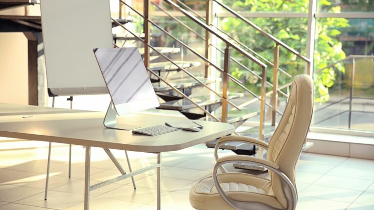 Le fauteuil de bureau, un meuble indispensable pour travailler en toute confort !
