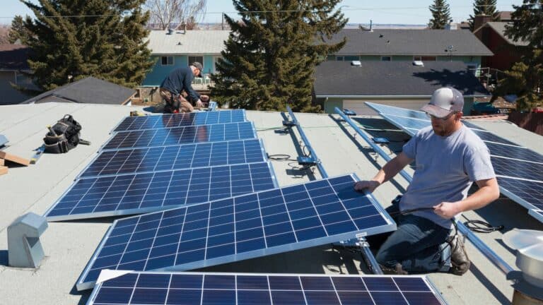 Grossiste en déstockage de panneaux solaires : Comment acheter des panneaux à prix réduit