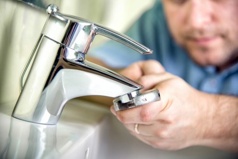 Réduire sa consommation d’eau avec un mousseur de robinet