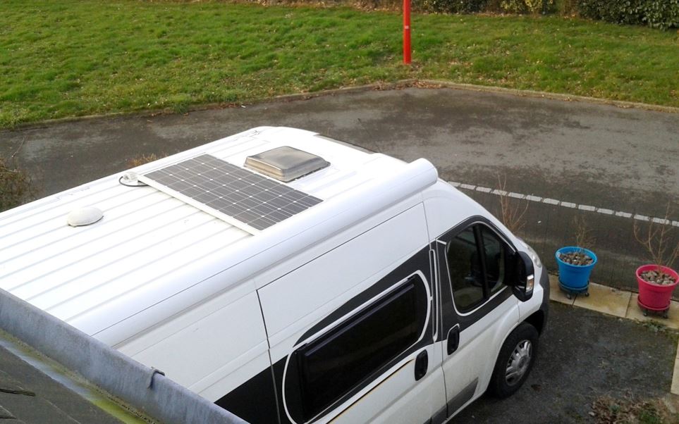 comment enlever un panneau solaire dun camping car.jpg
