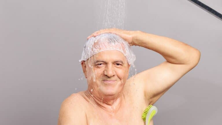 La douche senior : comment bien l’aménager pour prévenir les chutes