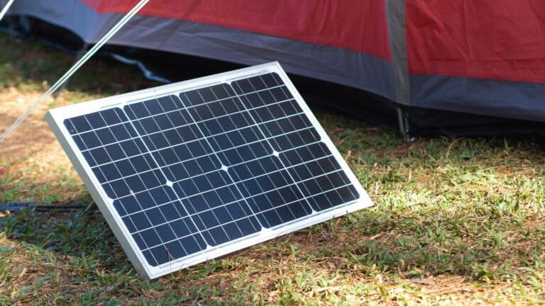Quelle quantité d’énergie un panneau solaire portable produit-il ?
